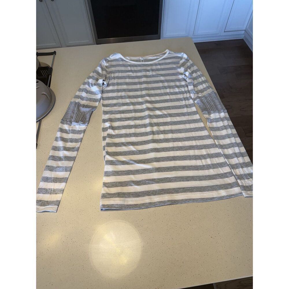 Lululemon Women's Vintage Long Sleeve  Size 10